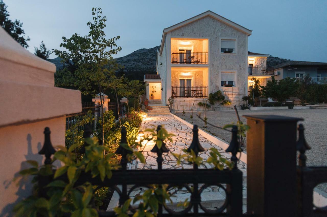 Apartamento Hedon-Stone Starigrad Paklenica Exterior foto