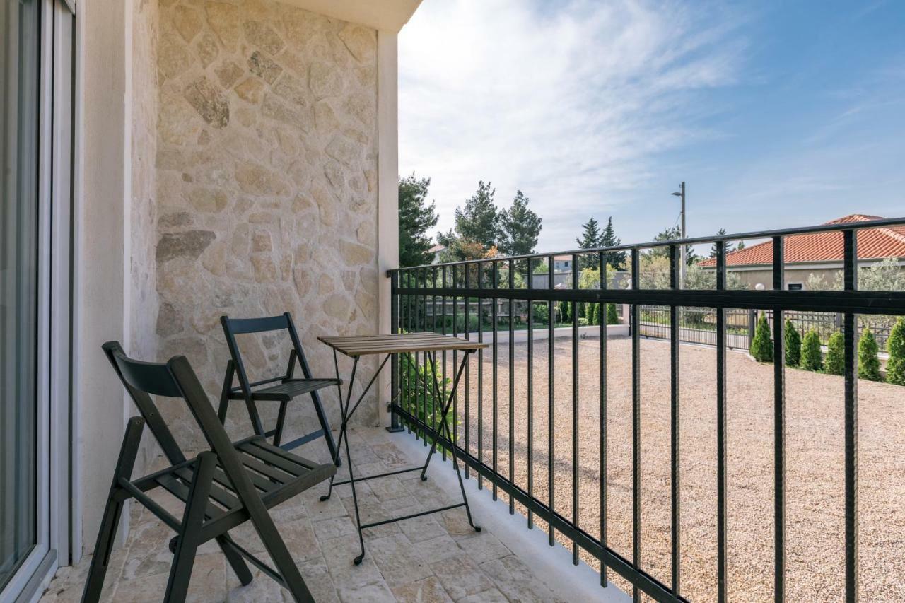 Apartamento Hedon-Stone Starigrad Paklenica Exterior foto