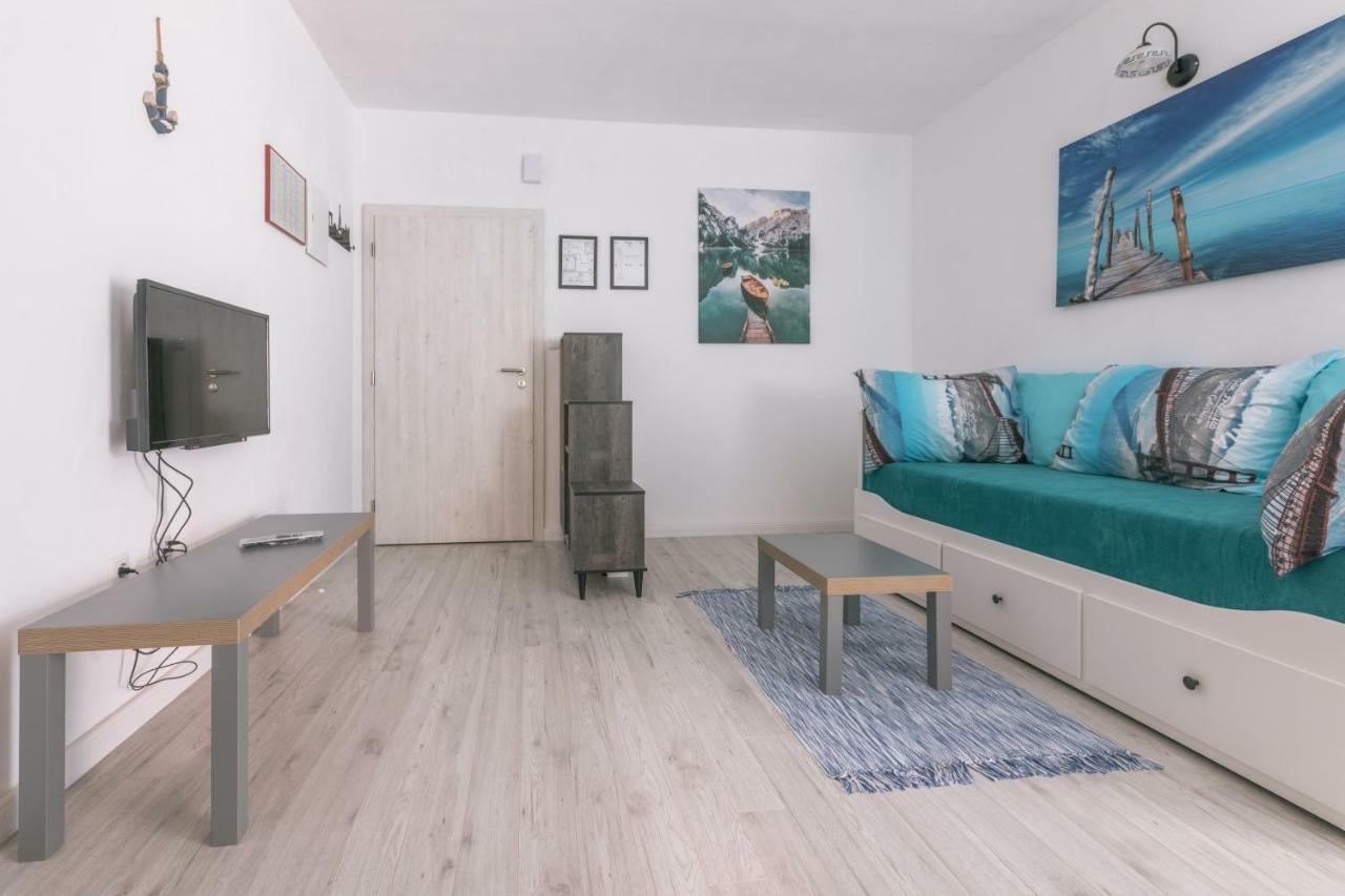 Apartamento Hedon-Stone Starigrad Paklenica Exterior foto