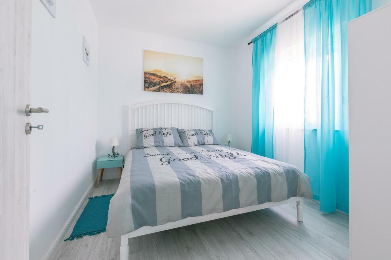 Apartamento Hedon-Stone Starigrad Paklenica Exterior foto