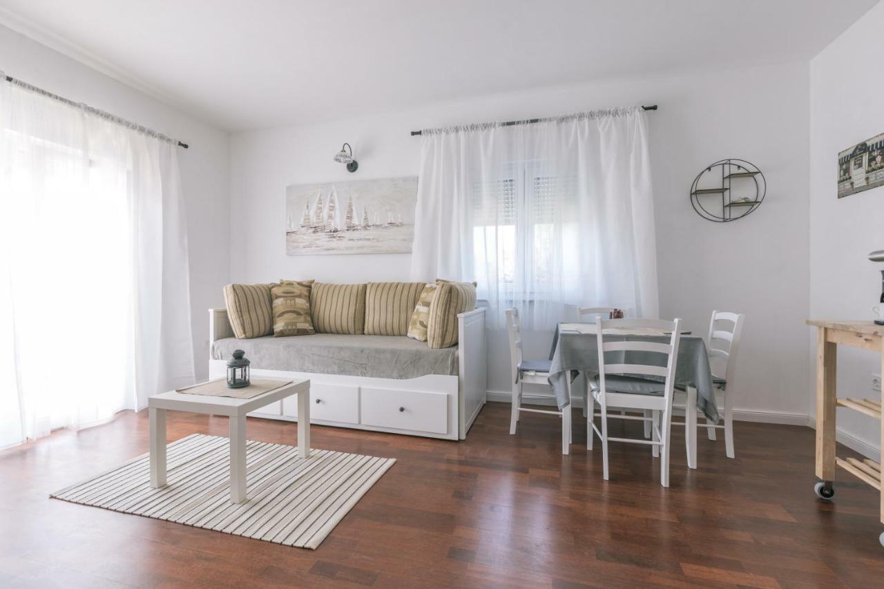 Apartamento Hedon-Stone Starigrad Paklenica Exterior foto