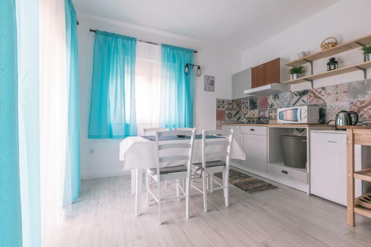 Apartamento Hedon-Stone Starigrad Paklenica Exterior foto