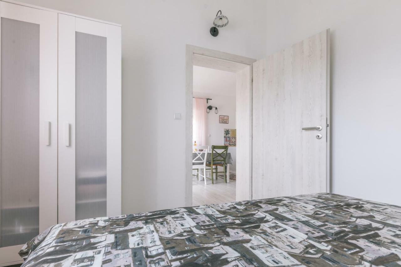 Apartamento Hedon-Stone Starigrad Paklenica Exterior foto
