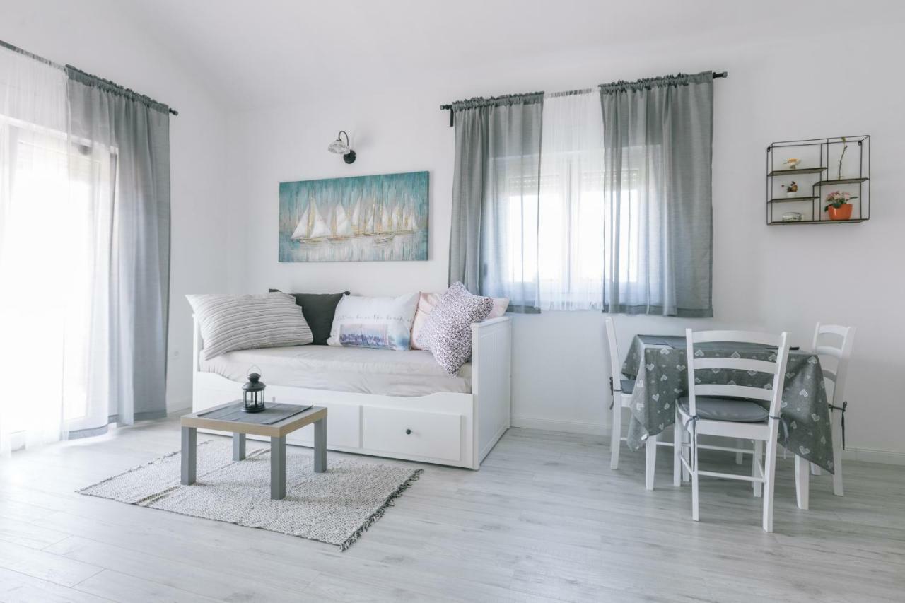 Apartamento Hedon-Stone Starigrad Paklenica Exterior foto