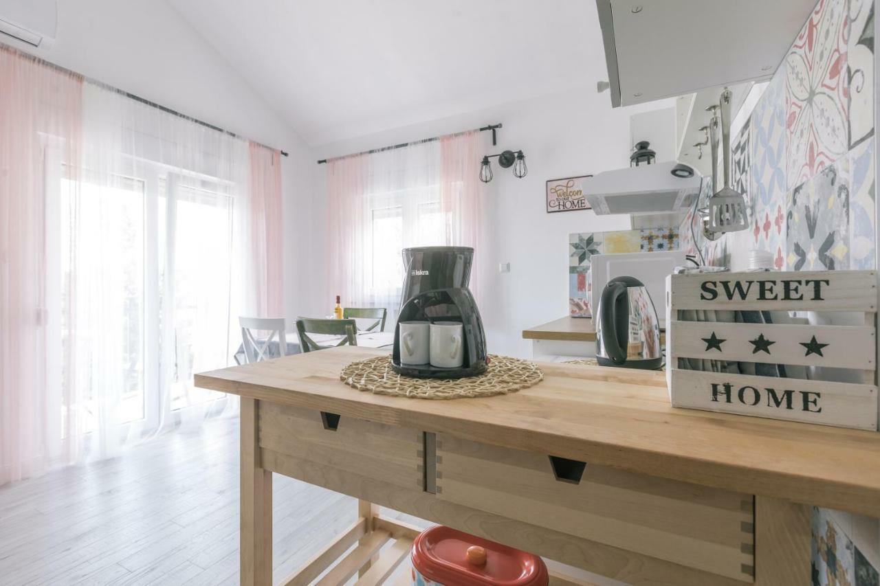 Apartamento Hedon-Stone Starigrad Paklenica Exterior foto